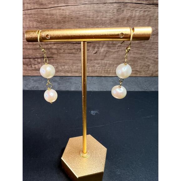 Cultured pearl dangle earrings in YG over sterling silver - Picture 2 of 11